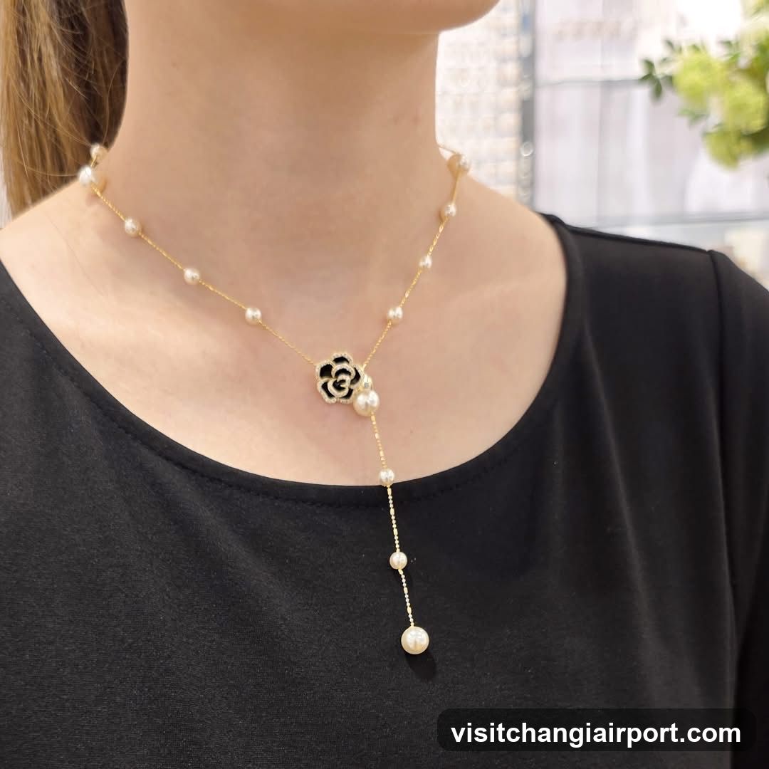 Pearl and Gold Chain Necklace