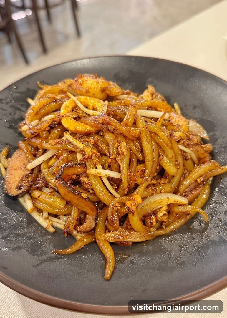 Stir-fried noodles with vegetables and meat