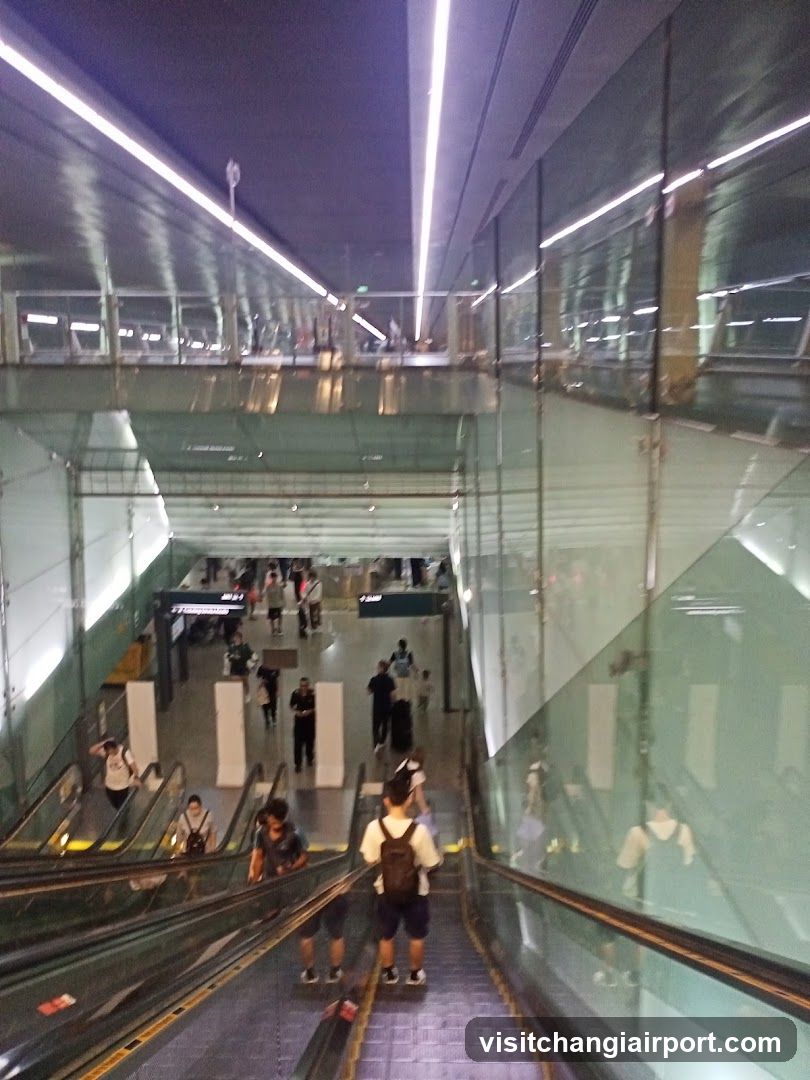 DBS ATM - Changi Airport Terminal 1 Departure Check-in Hall