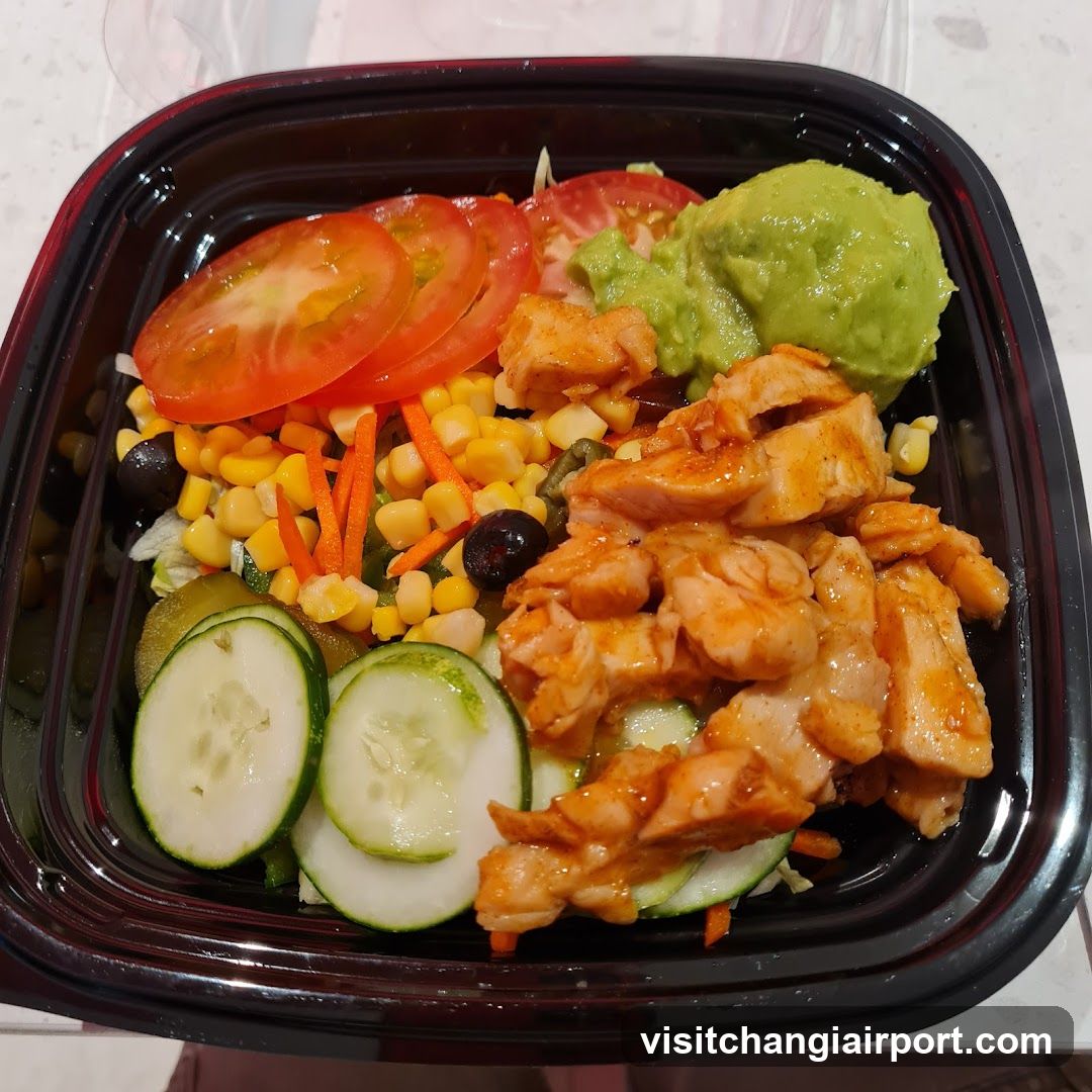 Salad Bowl with Chicken and Guacamole