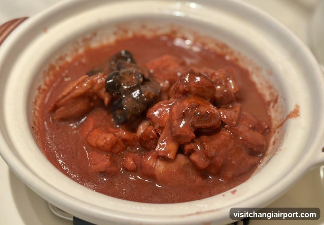 Stir-fried Chicken with Mushrooms in Red Sauce