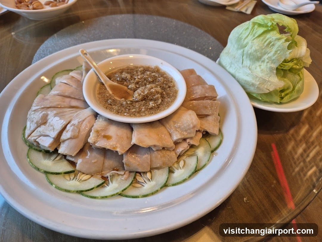 Sliced Chicken with Cucumber and Sauce