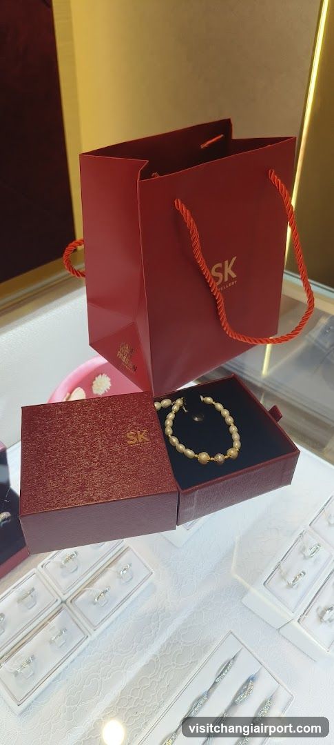 Jewelry Display with Shopping Bag