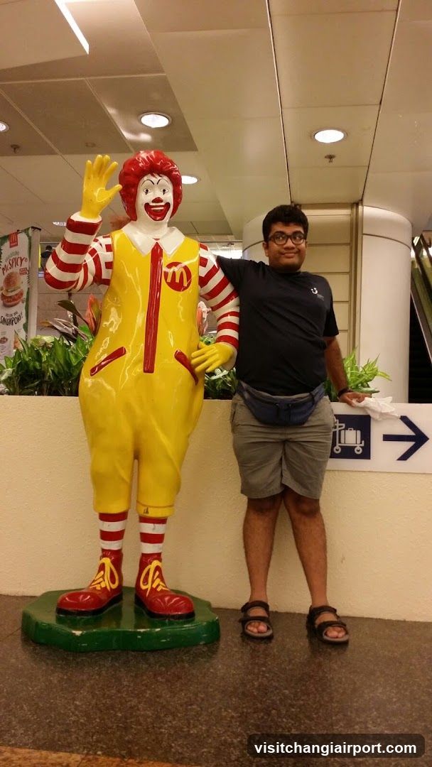 Person with Ronald McDonald Statue