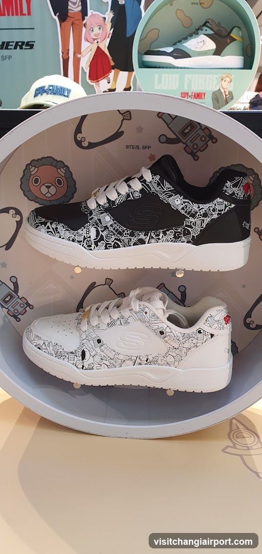 Low-Family Sneaker Display