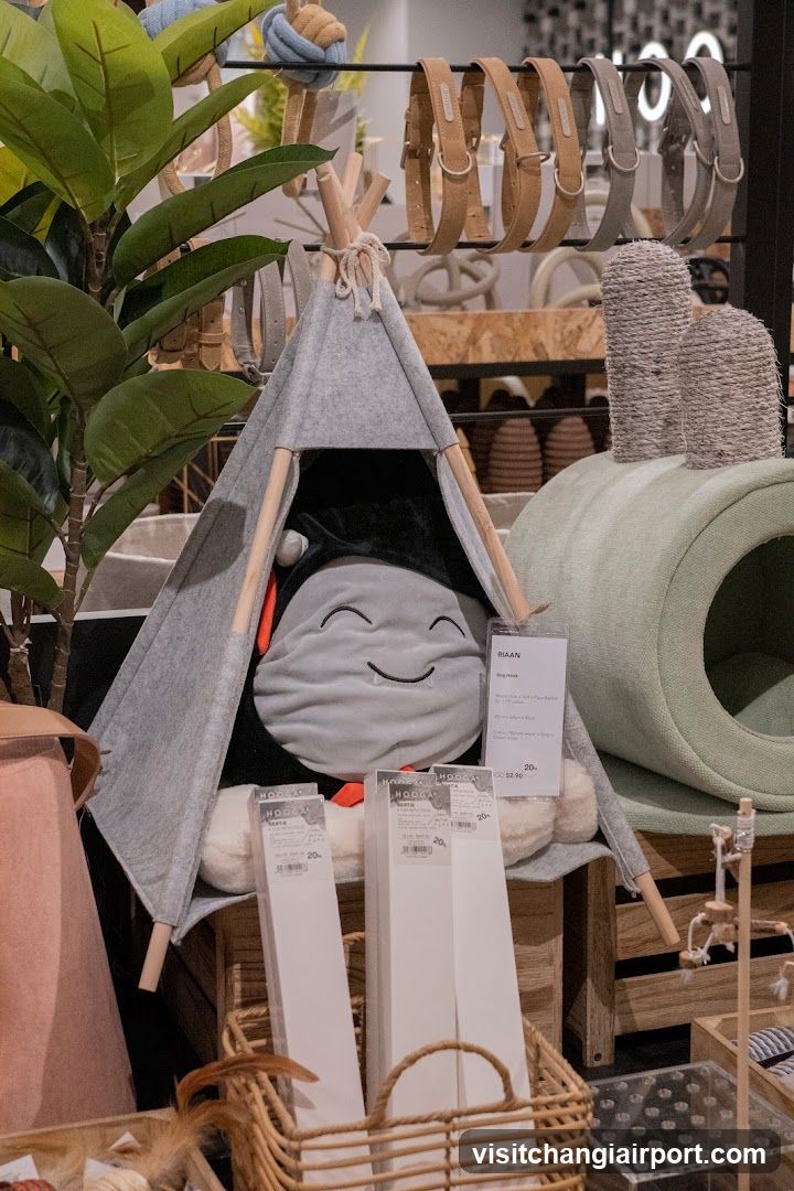 Pet Store Interior Display
