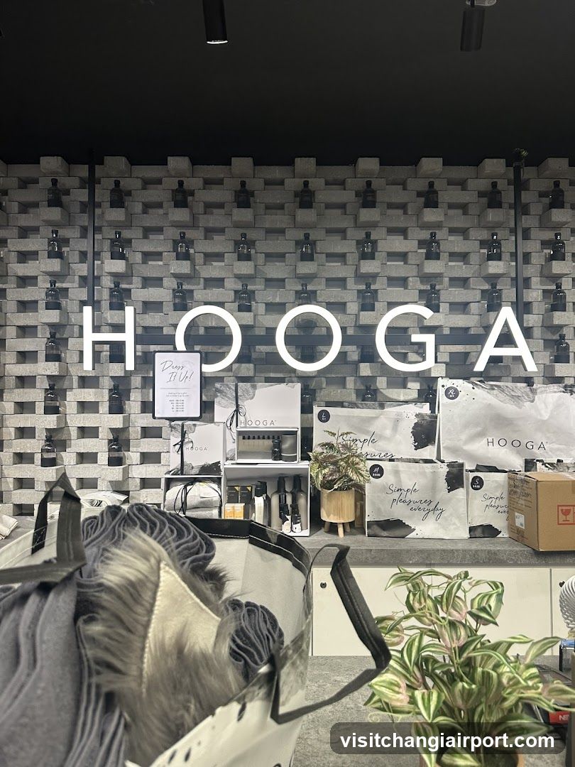HOOGA Store Interior Display