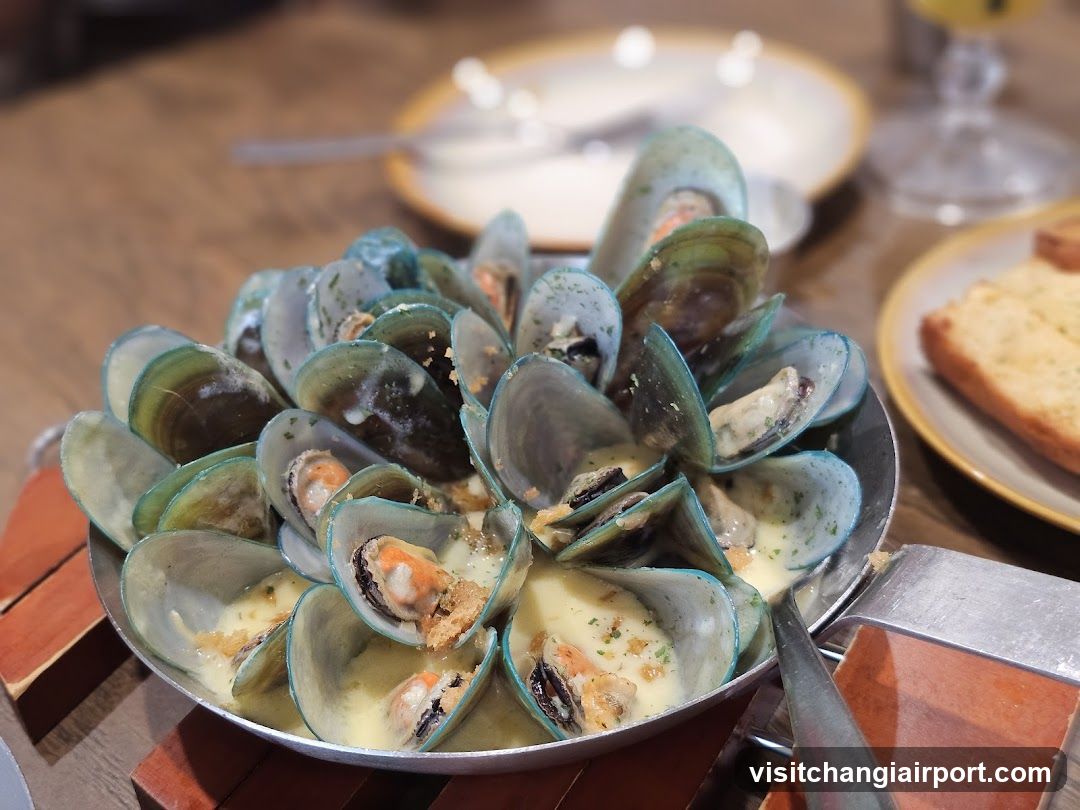 Steamed Clams with Garlic Butter Sauce