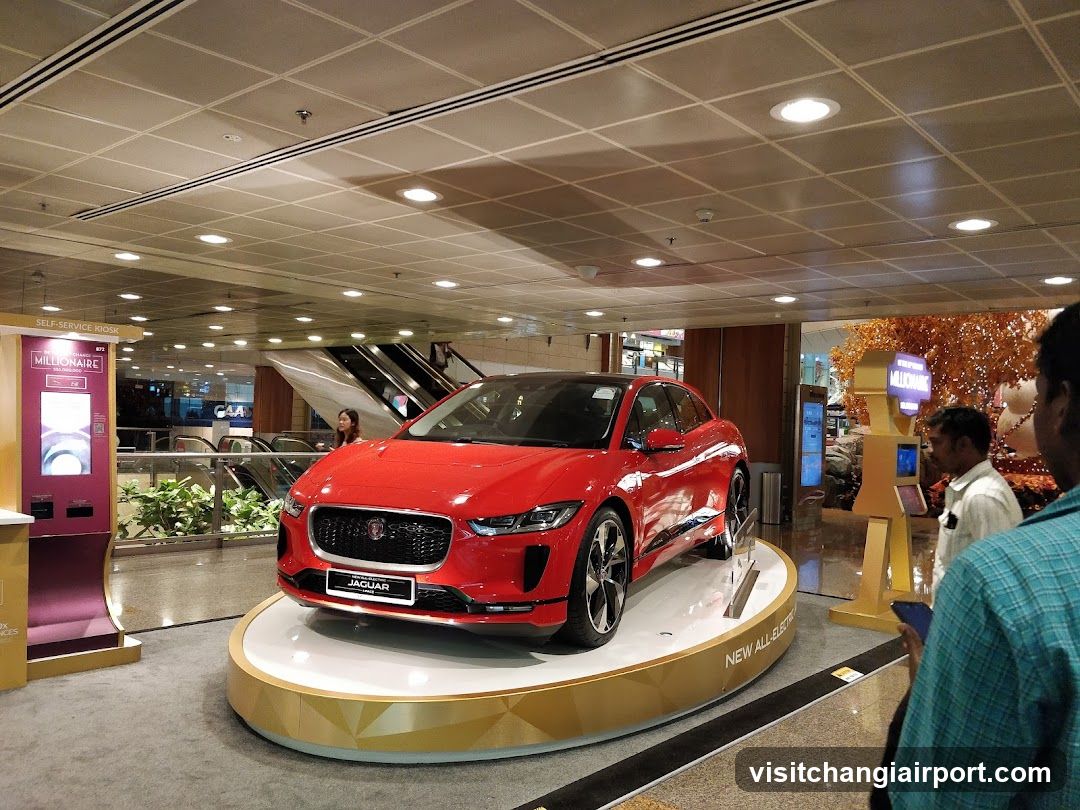 Jaguar I-PACE Display in Mall