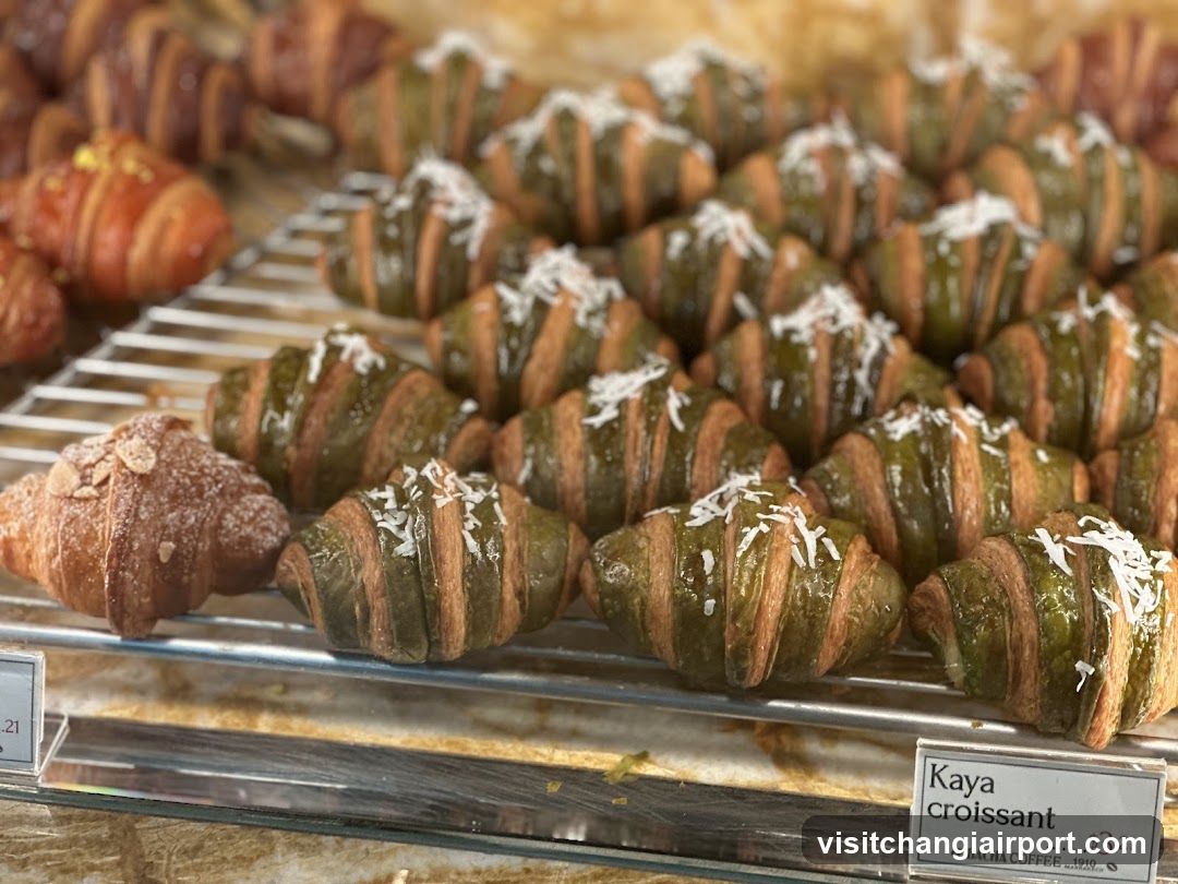 Kaya Croissant Display