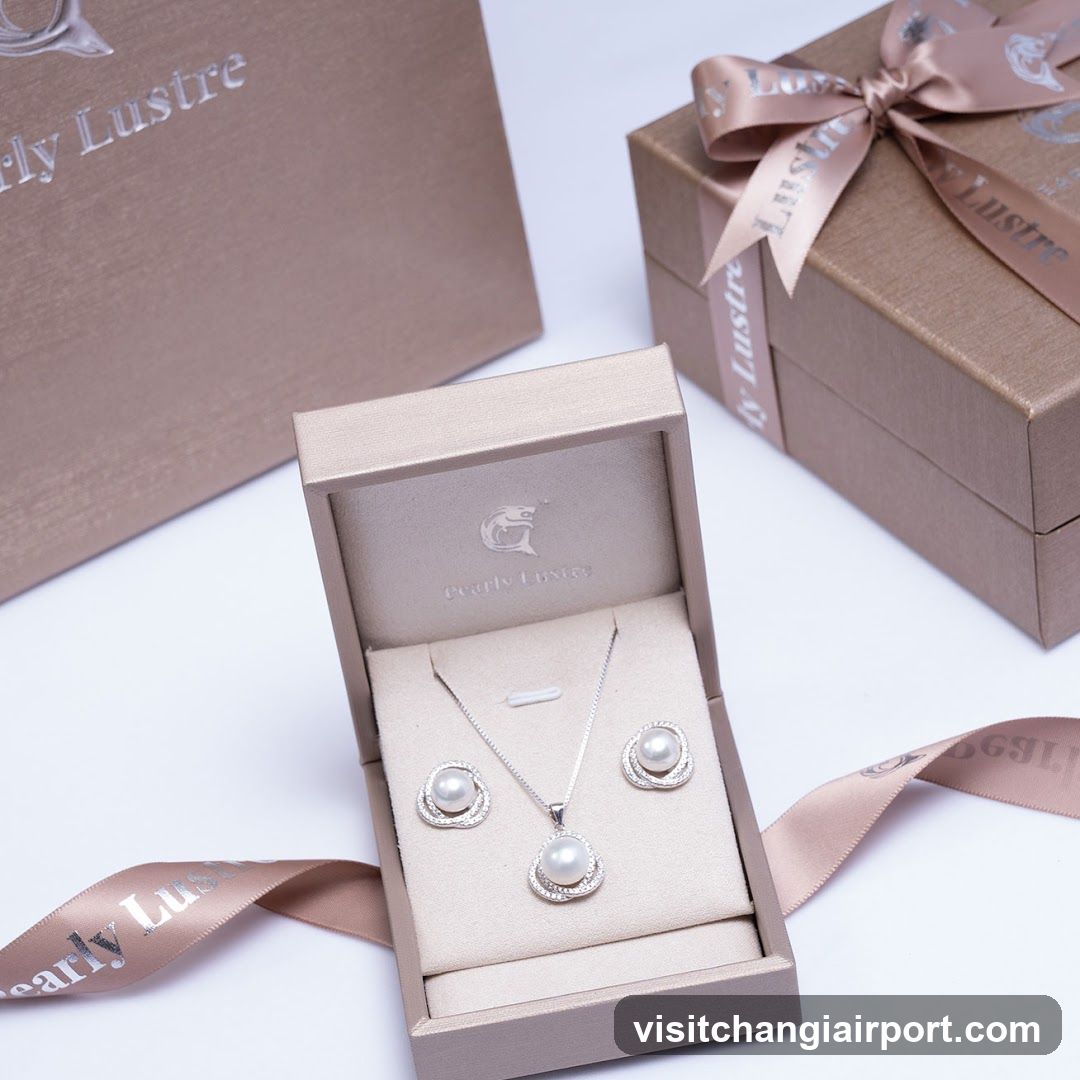 Pearl Jewelry Set Display