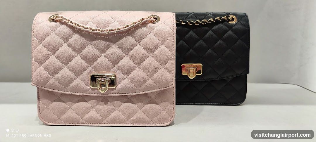 Quilted Chain Shoulder Bags Display