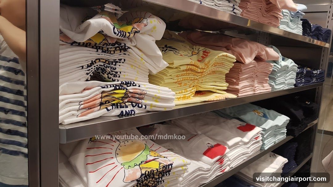 T-shirt Display Shelf