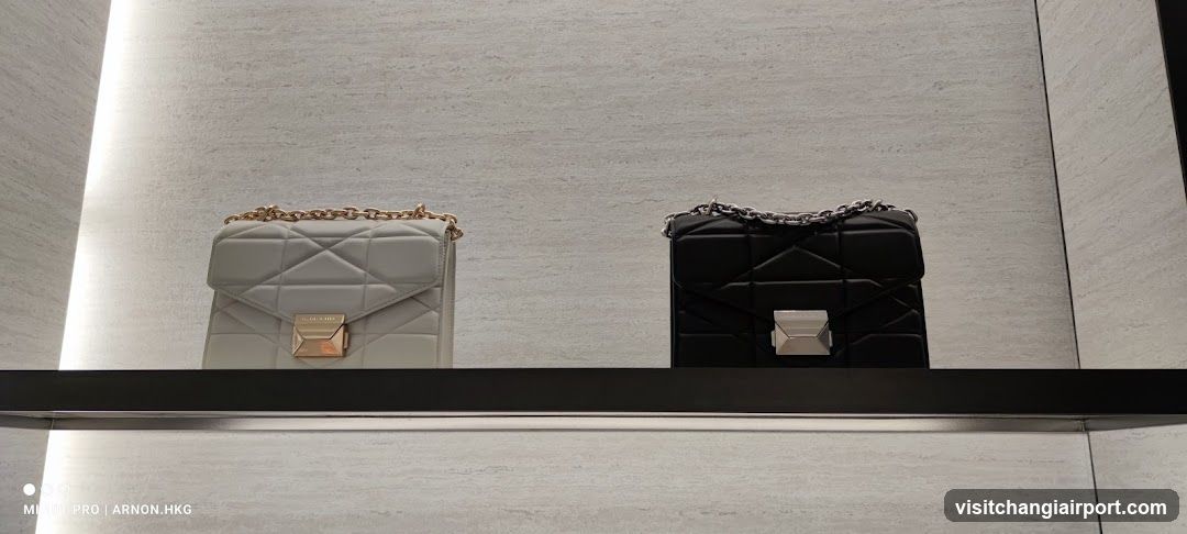 Handbags Display
