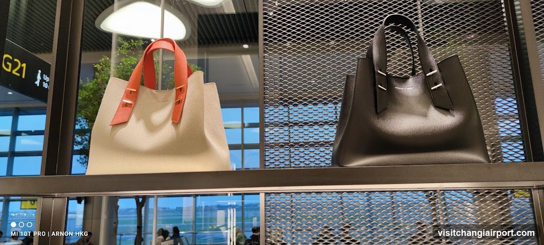 Handbags Display Shelf
