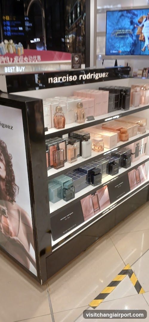 Narciso Rodriguez Perfume Display