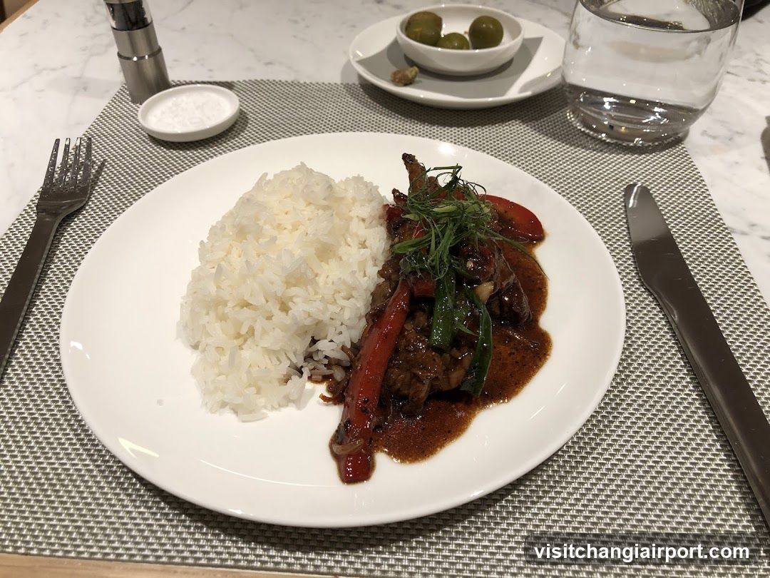 Stir-fry with rice and olives