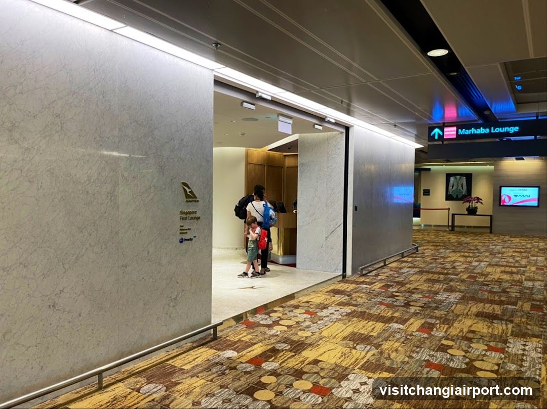 Singapore First Lounge Entrance