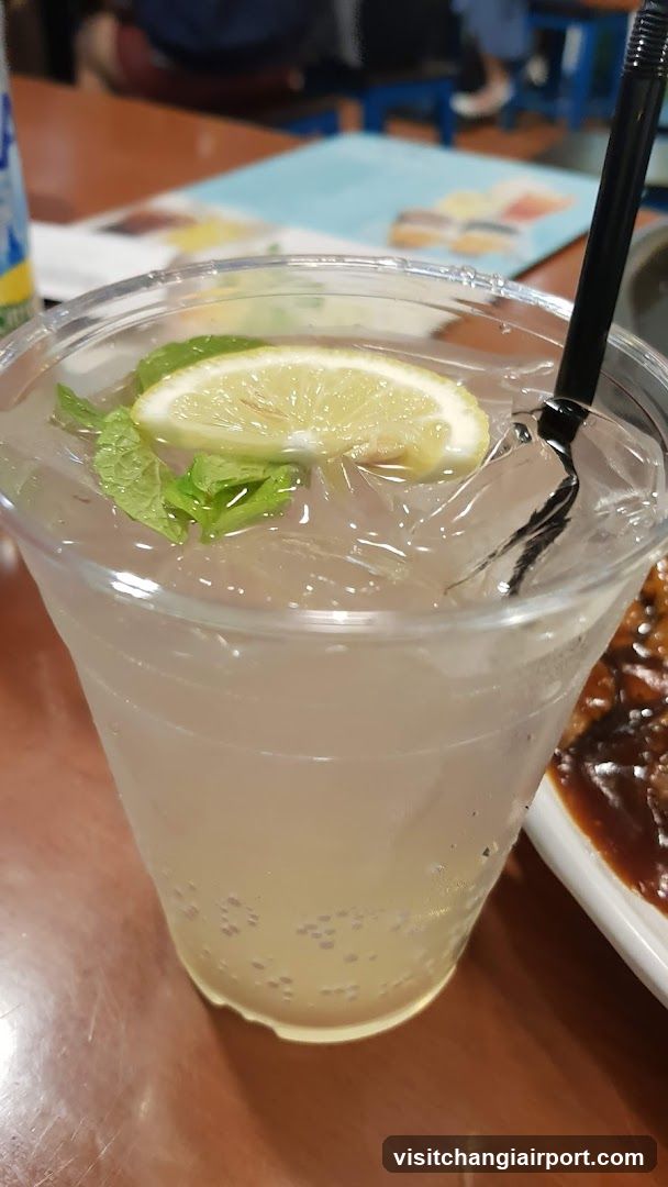 Lemonade with Mint and Lime Slice