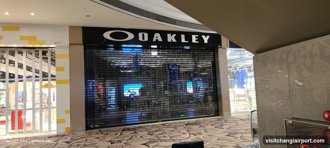 Oakley Changi Airport T4 (Transit)