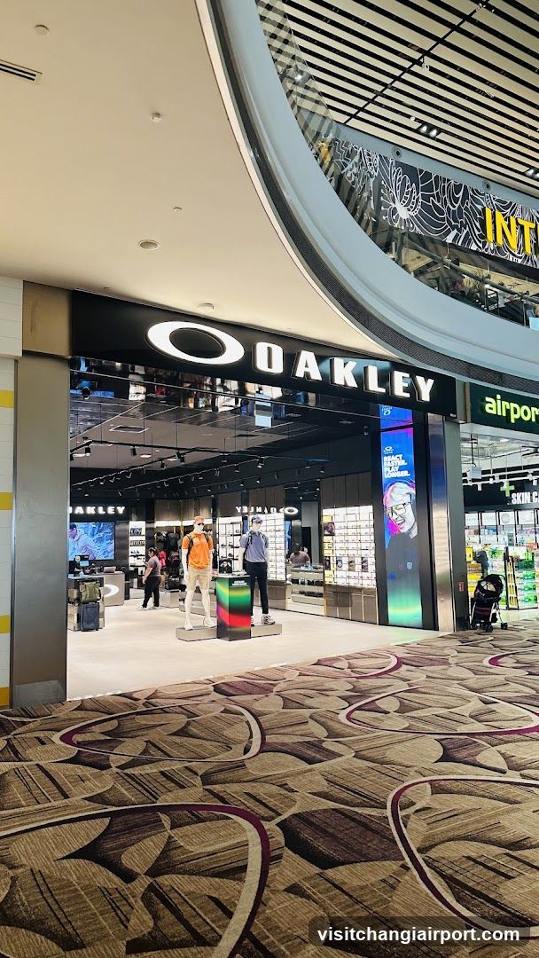 Oakley Changi Airport T4 (Transit)