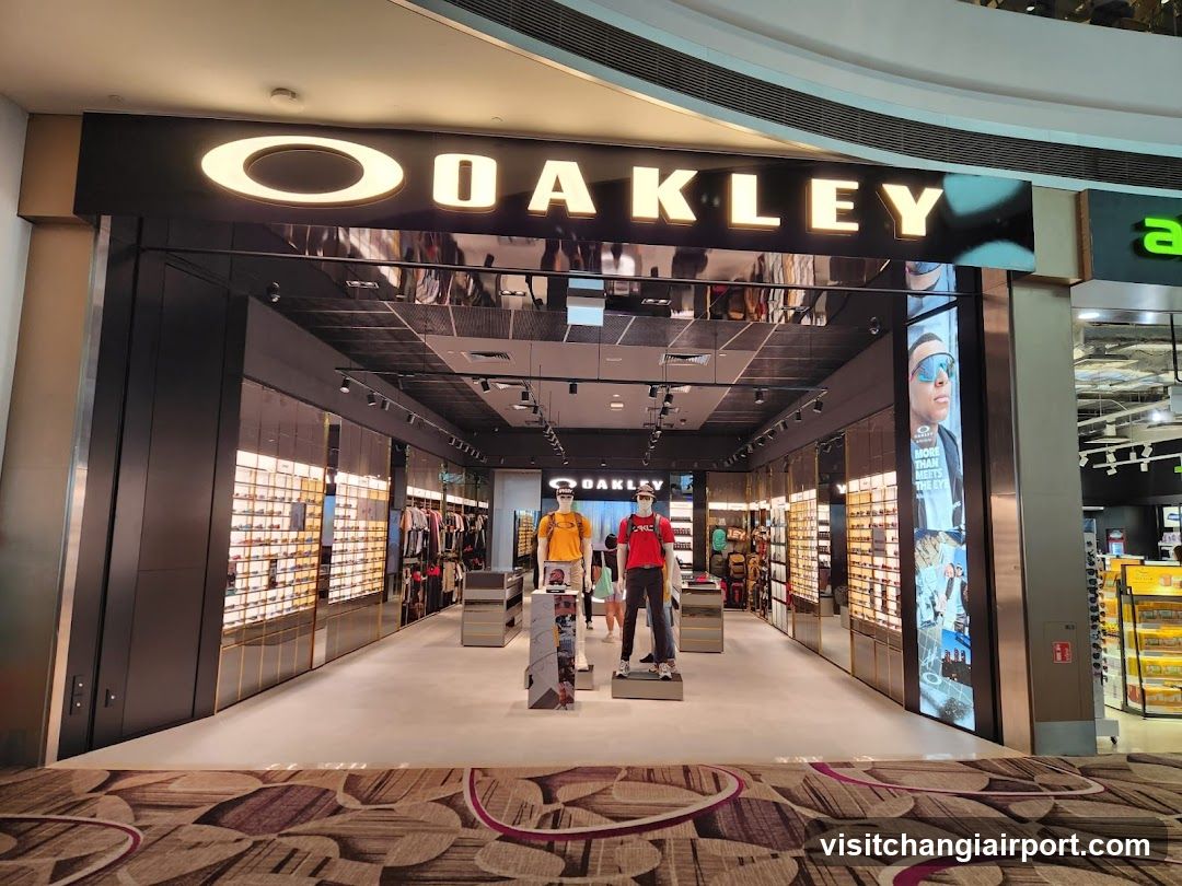 Oakley Changi Airport T4 (Transit)