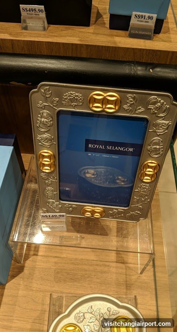 Royal Selangor Jewelry Display
