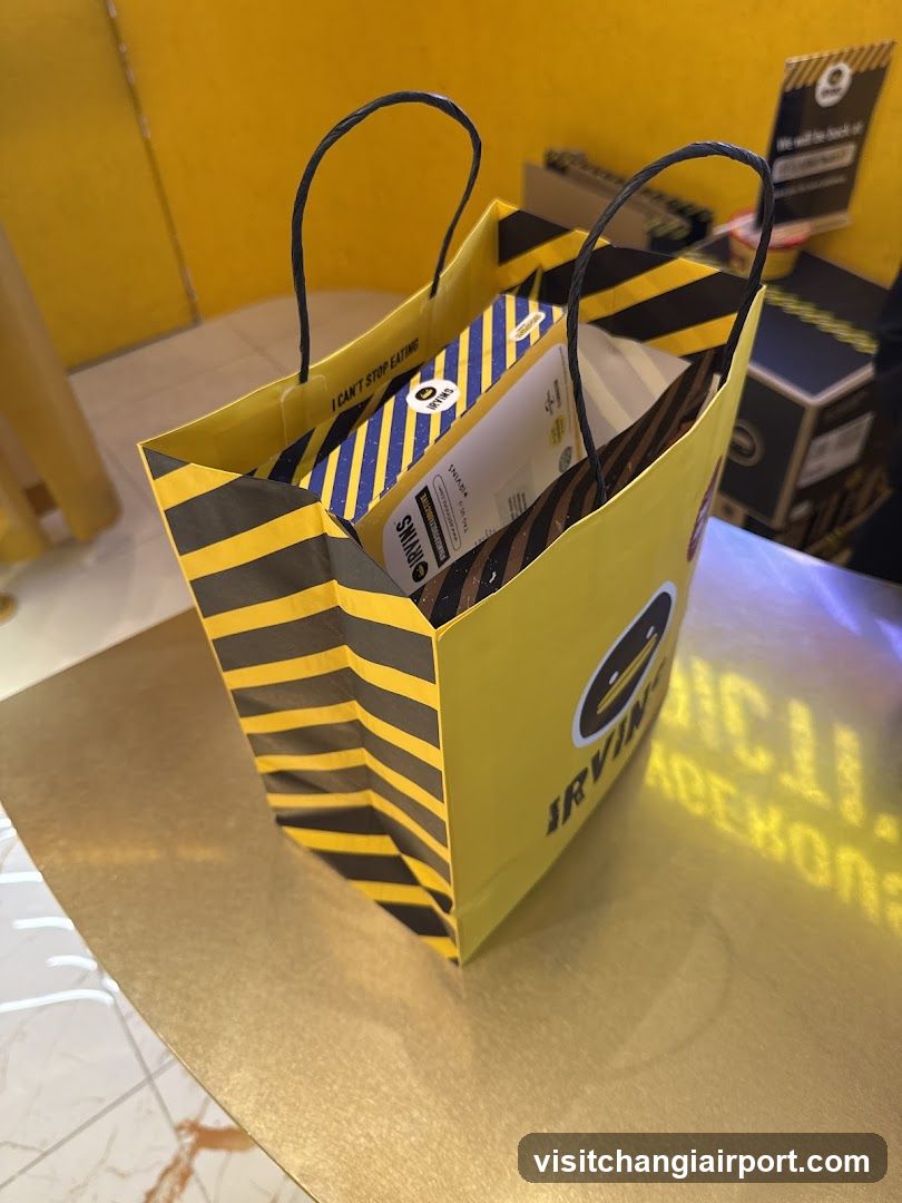 Shopping bag with yellow and black stripes