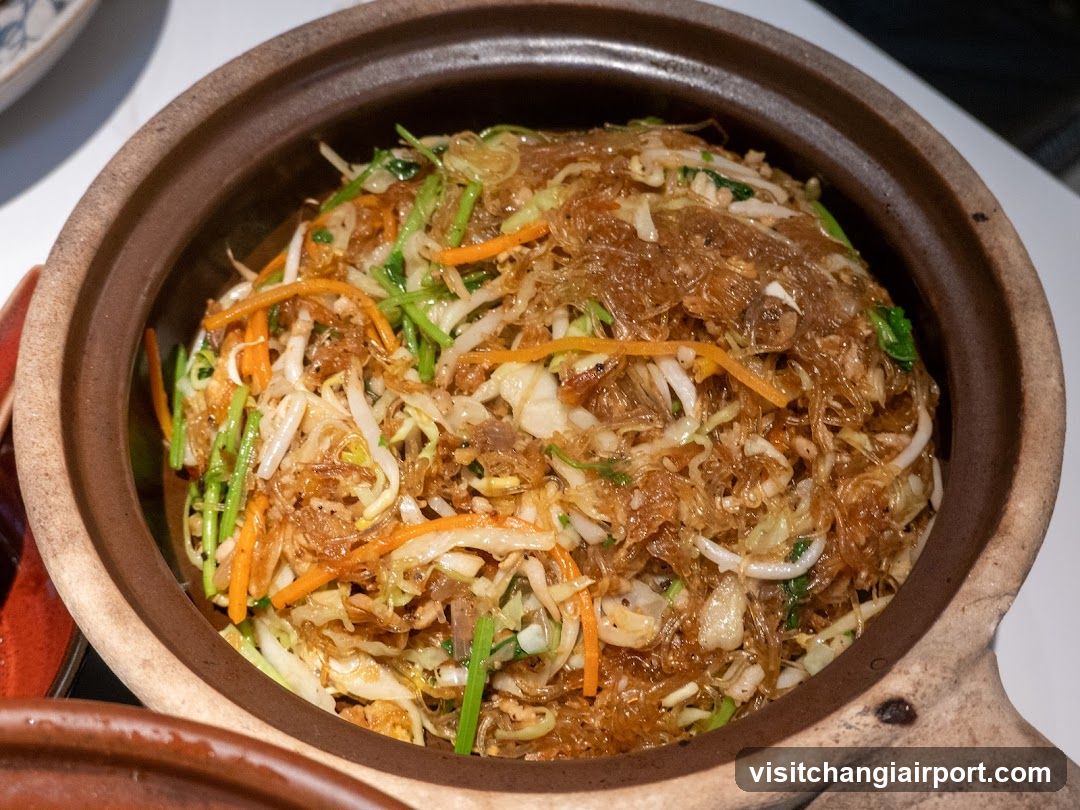 Stir-fried Glass Noodles with Vegetables in Clay Pot