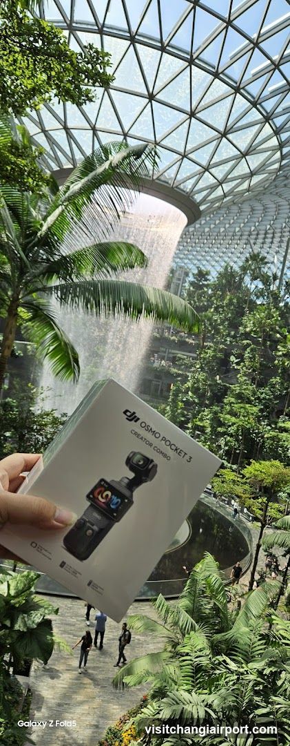 DJI Osmo Pocket 3 Box in Gardens by the Bay