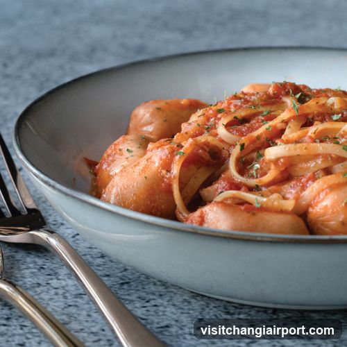 Pasta with Chicken and Tomato Sauce