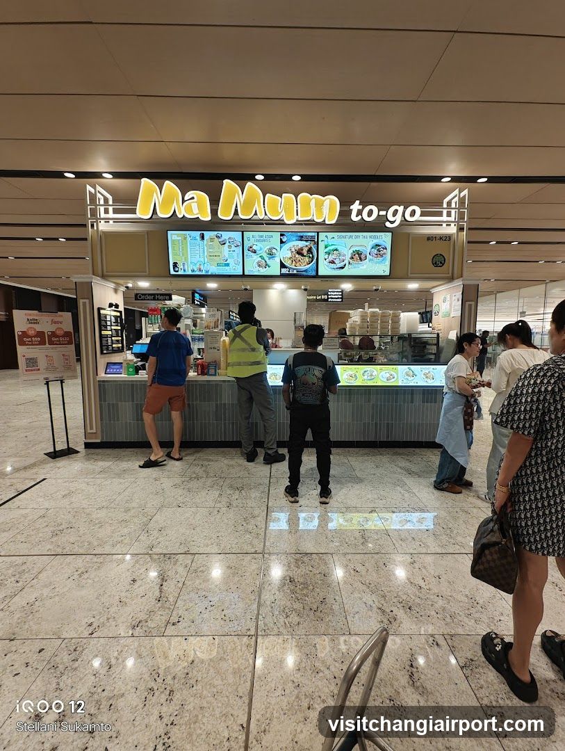 Ma Mum to-go counter in airport terminal