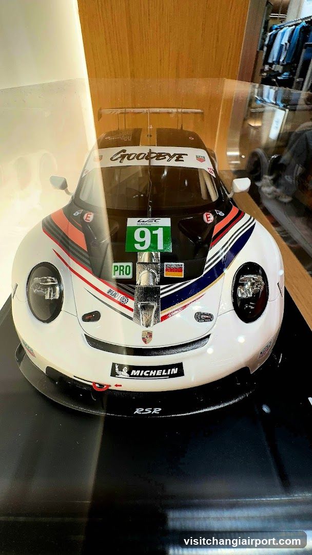 Porsche 918 RSR Model Car Display