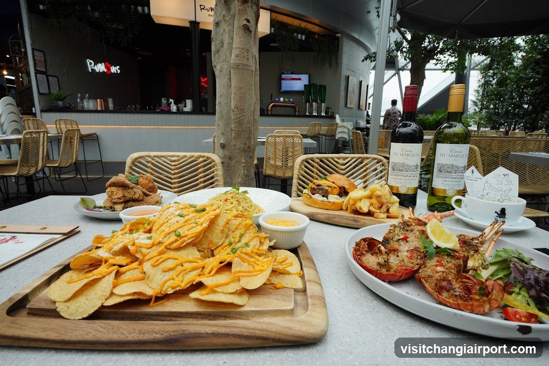 Outdoor Dining at Pub & Bistro