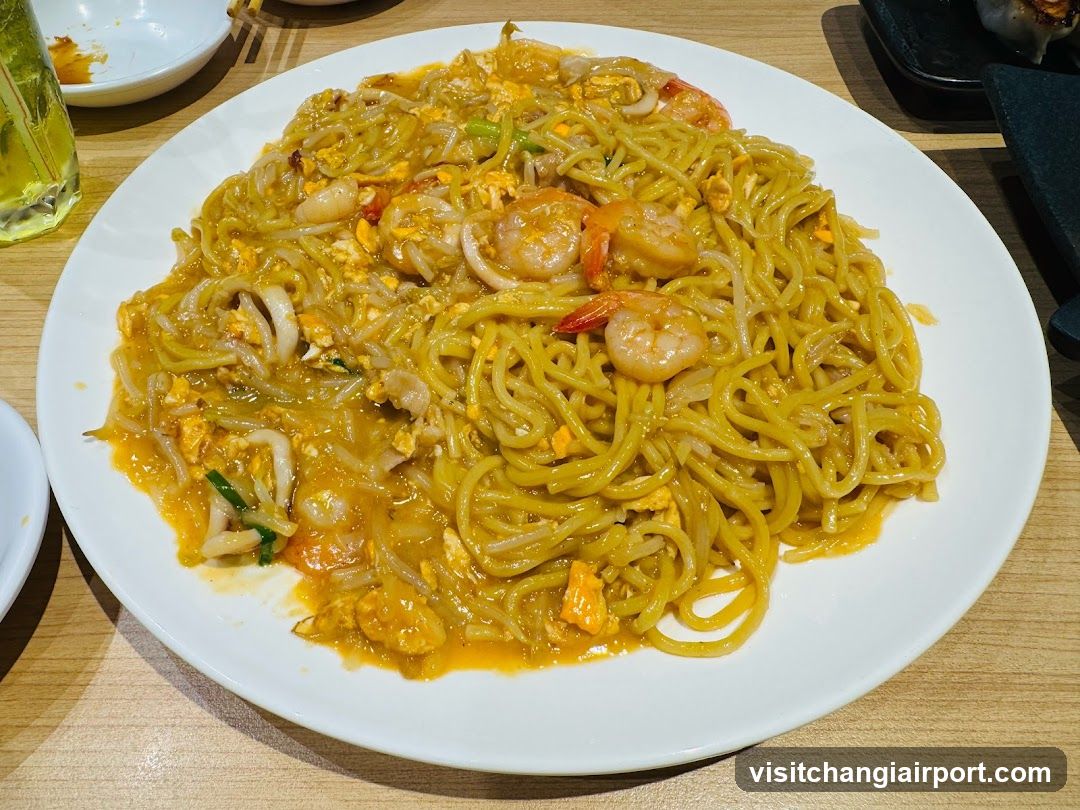 Shrimp Fried Noodles with Egg