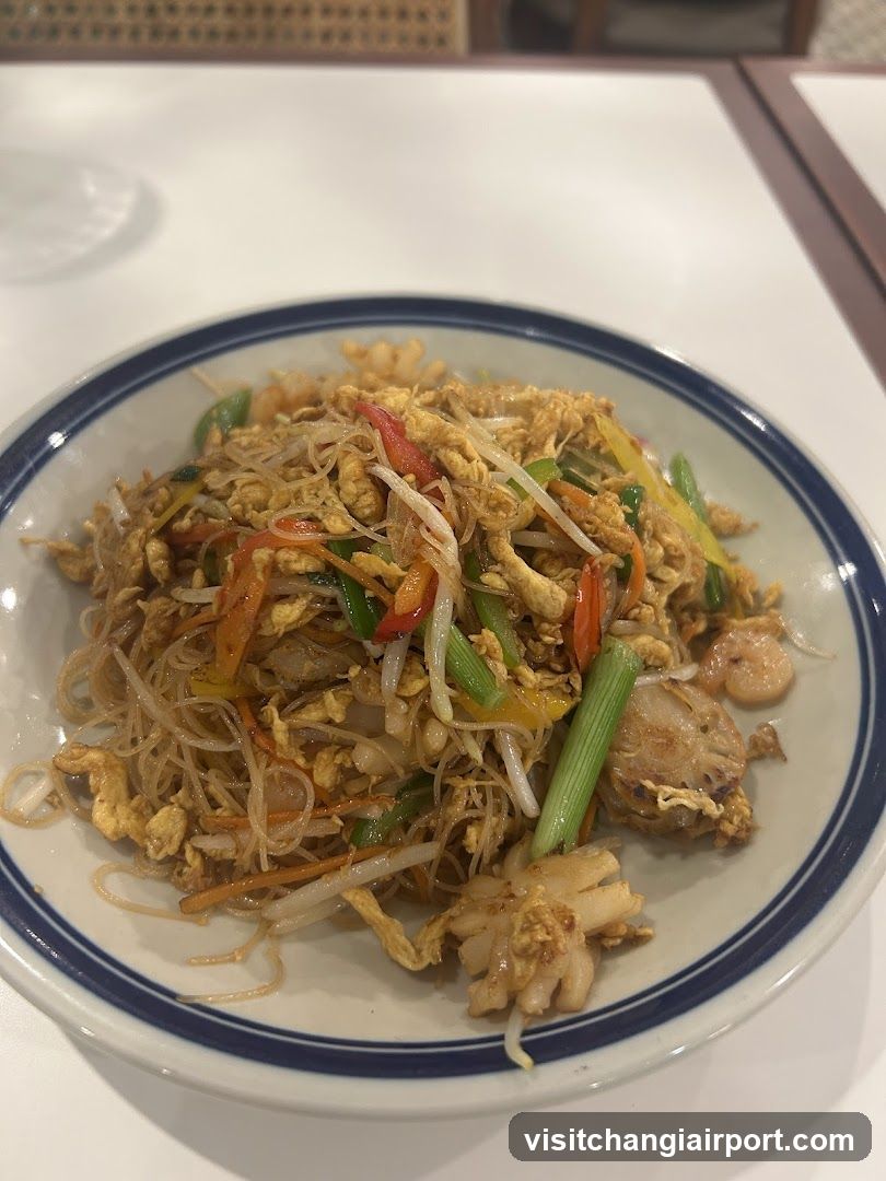 Stir-fried noodles with vegetables and shrimp